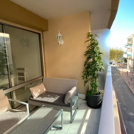 Terrasse Vue Saint-raphael - Plages, Et Gare A Pied
