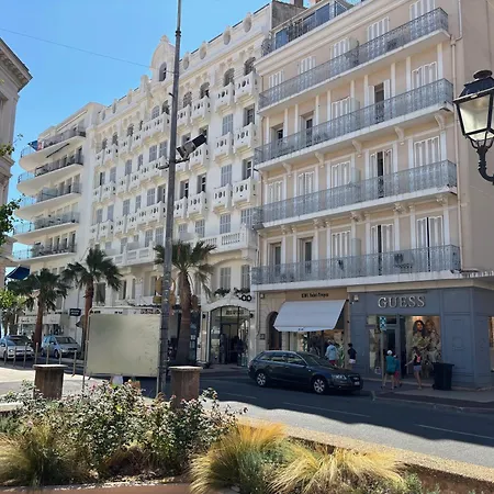 Terrasse Vue Saint-raphael - Plages, Et Gare A Pied