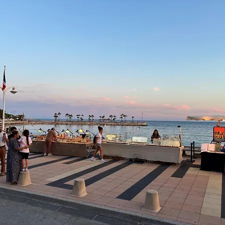 Terrasse Vue Saint-raphael - Plages, Et Gare A Pied *